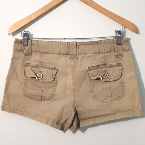 Urban Life Shorts - Picture 2 of 3